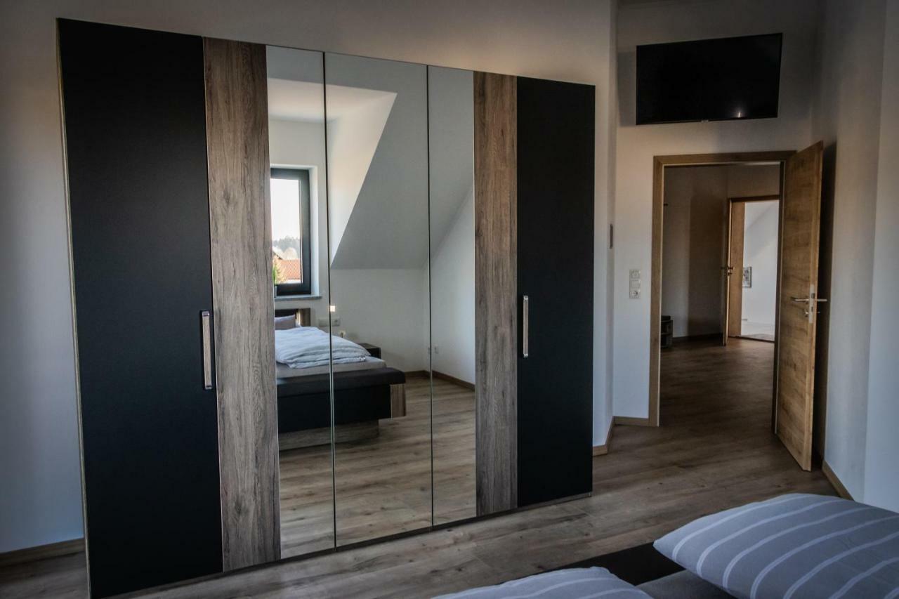 Landhaus Ferienwohnungen mit Pool und Wellness Neukirchen-Balbini Exterior foto