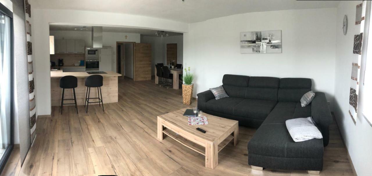 Landhaus Ferienwohnungen mit Pool und Wellness Neukirchen-Balbini Exterior foto