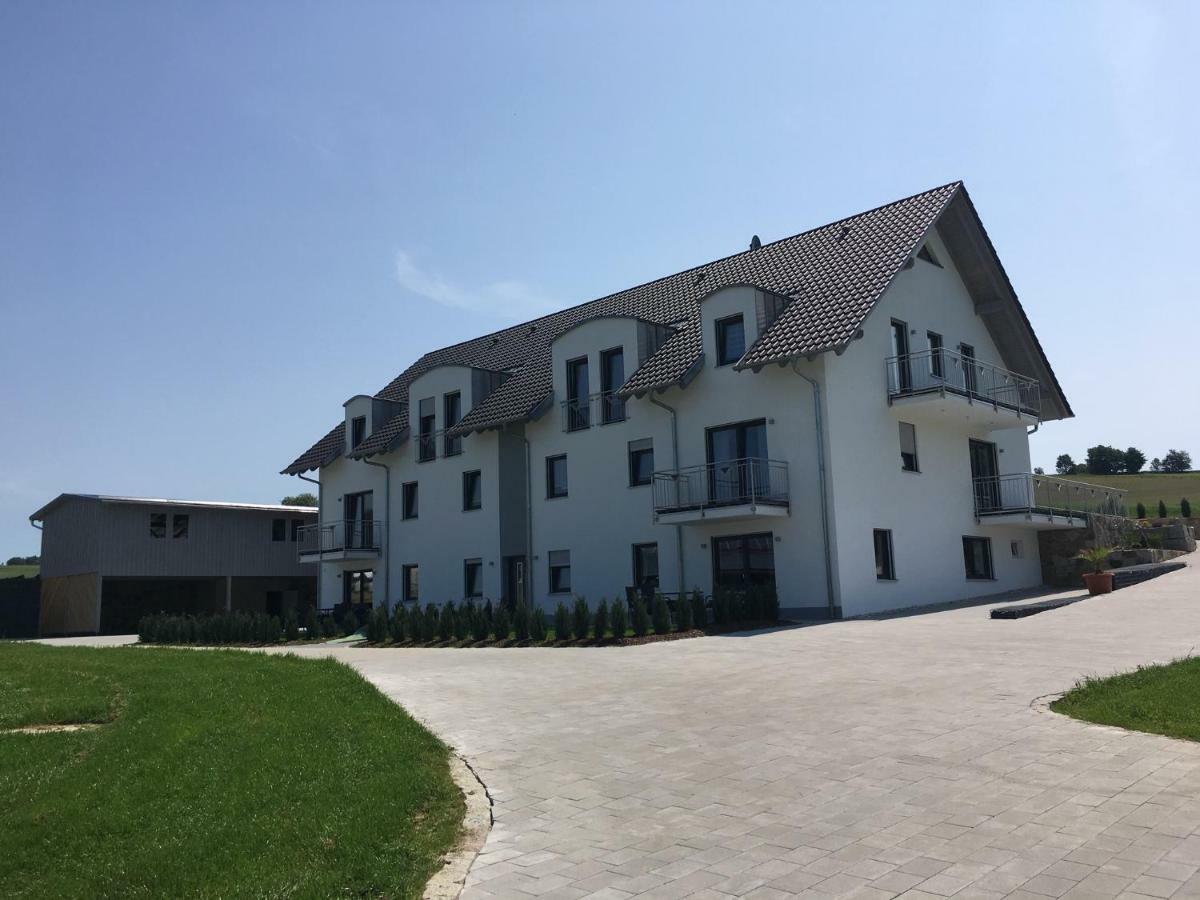 Landhaus Ferienwohnungen mit Pool und Wellness Neukirchen-Balbini Exterior foto
